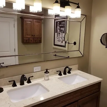 Elegant 2 King Bedrooms Apartment - 4 Guest Maximum And2 Night Minimum Traverse City Exterior photo